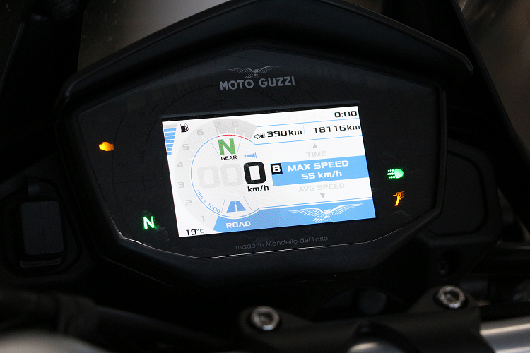 MOTOGUZZIV85TT-3