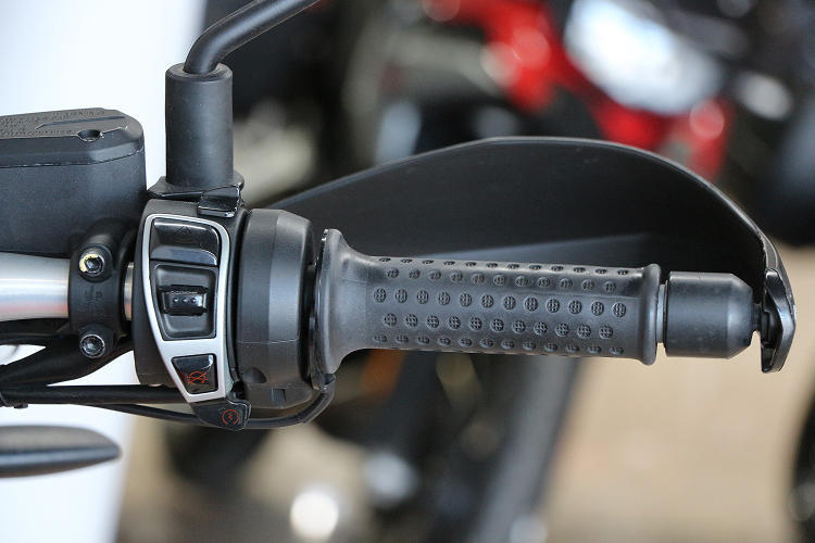 MOTOGUZZIV85TT-4