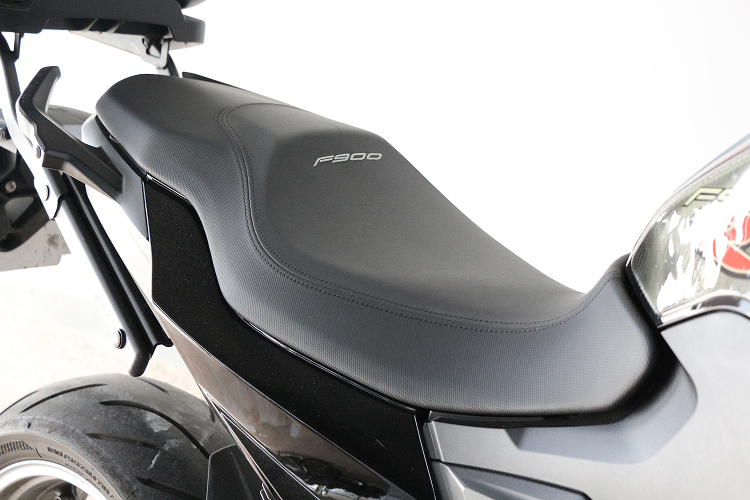 BMWF900R-2
