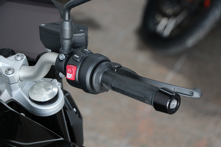 BMWF900R-4