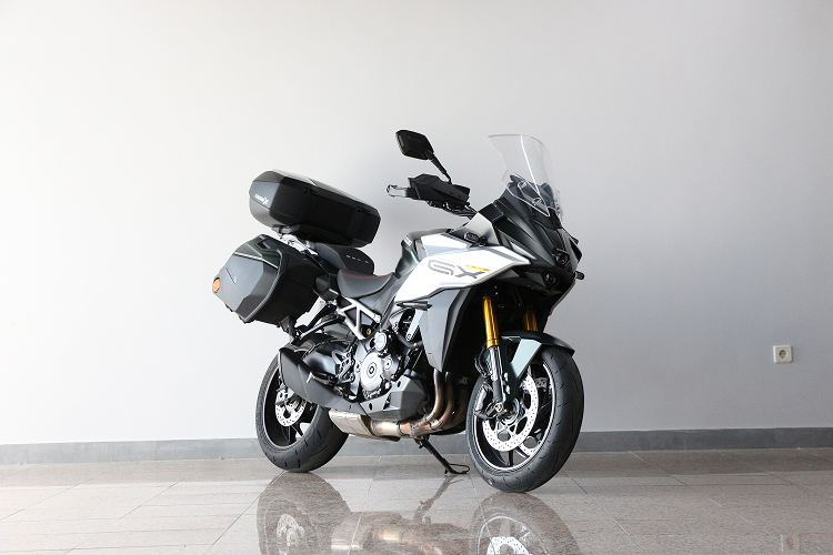 SUZUKIGSX1000GT-6