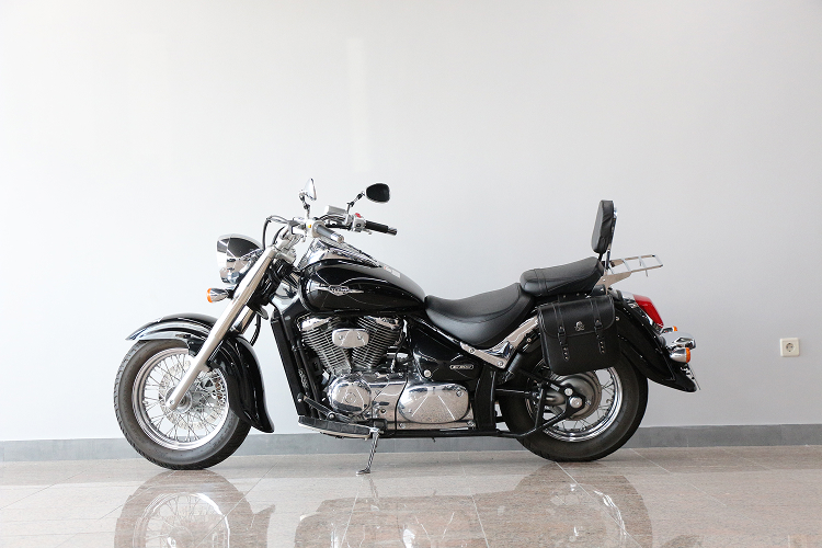 SUZUKIINTRUDER800-9