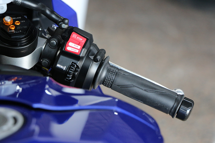 YAMAHAR1-1