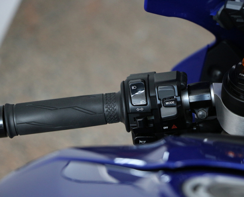 YAMAHAR1-2