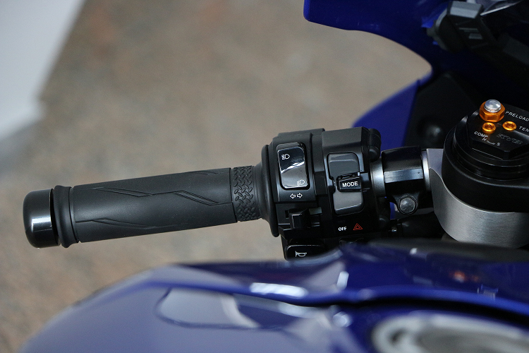 YAMAHAR1-2