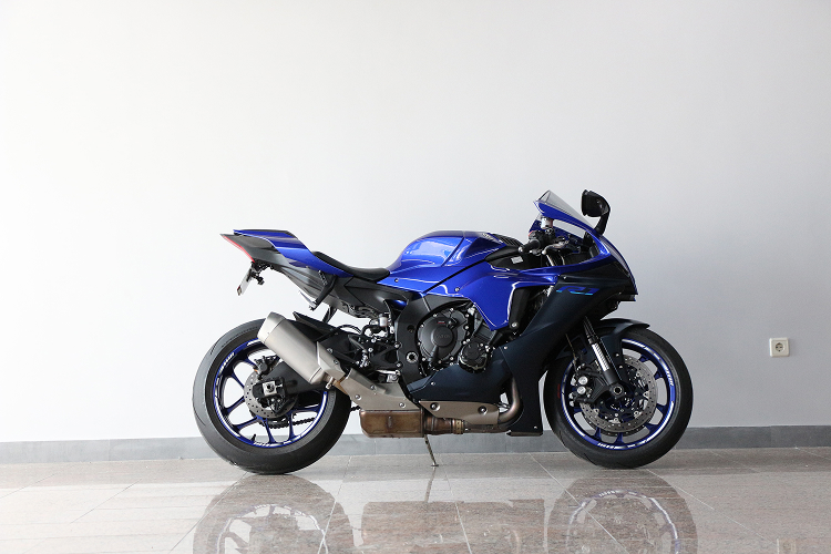 YAMAHAR1-3