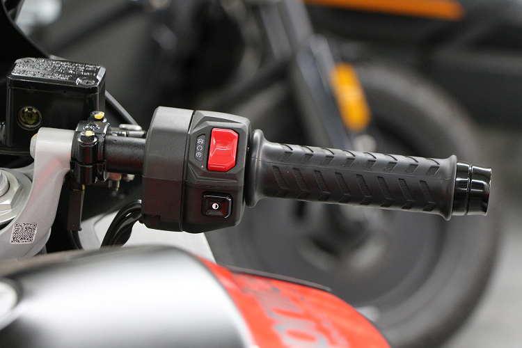APRILIARS457-3
