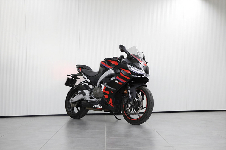 APRILIARS457-6