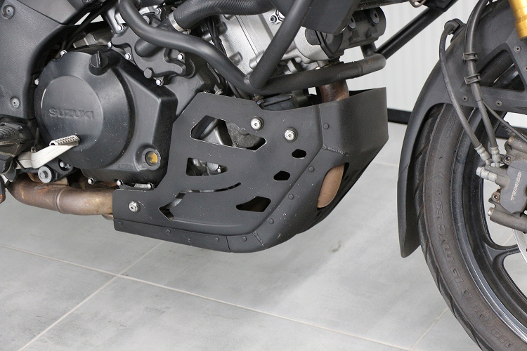 SUZUKIVSTROM1000-2