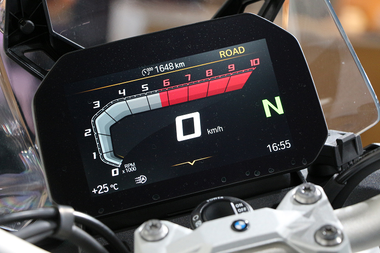 BMWF900GS-3