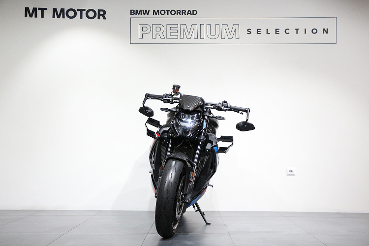 BMWM1000R-11