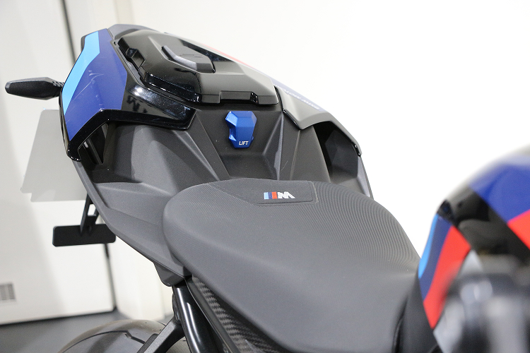 BMWM1000R-6