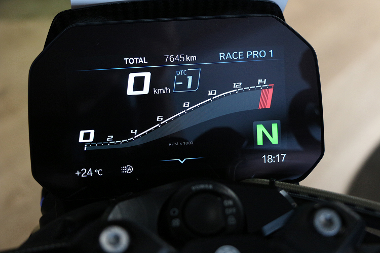 BMWM1000R