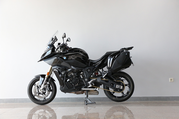 BMWS1000XR-8