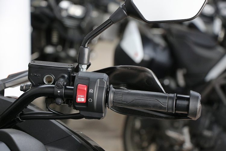HONDANC750X-4