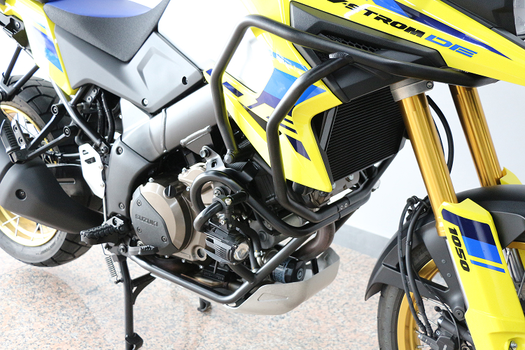 SUZUKIVSTROM1050-2