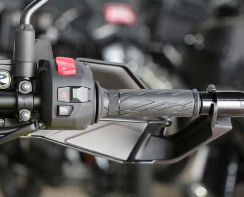 SUZUKIVSTROM1050-4
