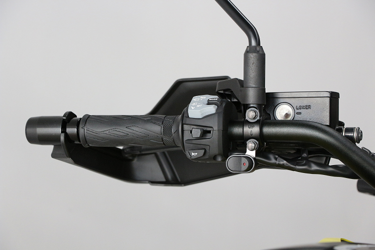 SUZUKIVSTROM1050-5